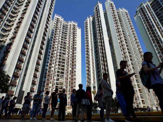 V Hongkongu sa konajú komunálne voľby, považované za referendum o protestoch