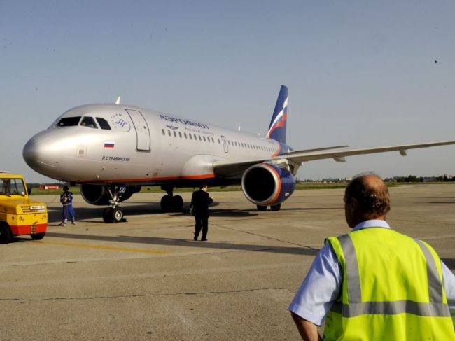 Lietadlo muselo núdzovo pristáť, druhý pilot prišiel o život
