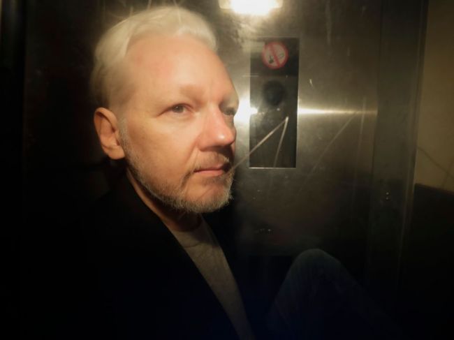 Lekári tvrdia, že Assange urgentne potrebuje zdravotnú starostlivosť