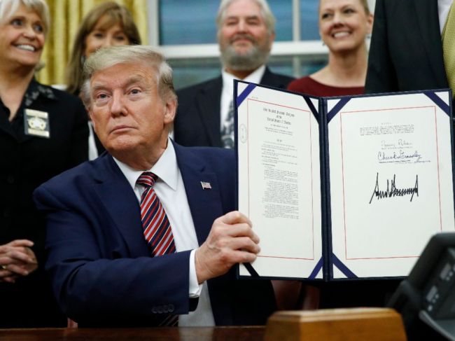 Trump podpísal zákon, ktorý má zastaviť násilie na zvieratách