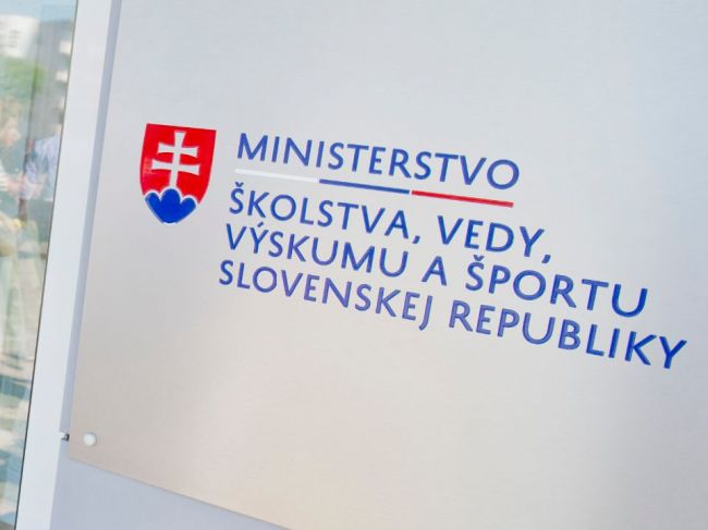 SKU tvrdí, že rezort školstva blokuje vzdelávanie učiteľov, ten to odmieta
