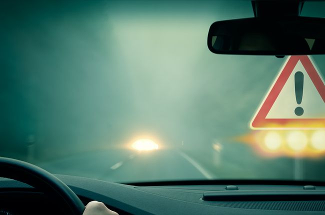 SHMÚ upozorňuje na hmlu vo viacerých okresoch