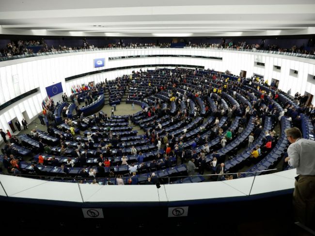 Poslanci Európskeho parlamentu odhlasovali vyhlásenie stavu klimatickej núdze