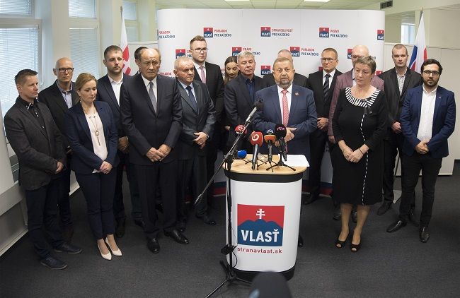 Harabin predstavil prvých 10 mien na kandidátke, rodinu nevylúčil
