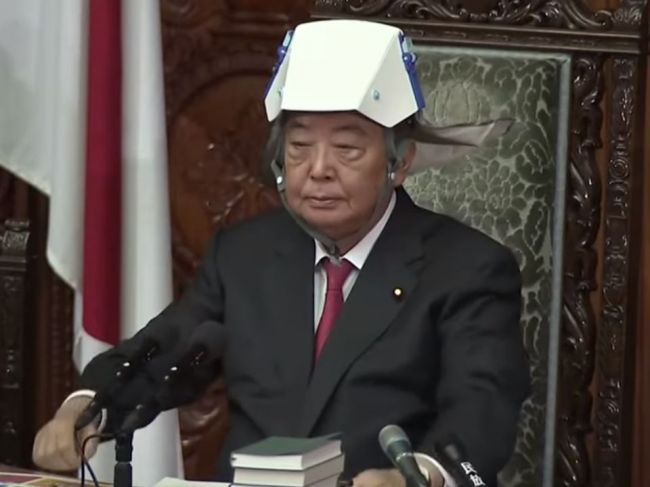 Video: Správanie japonských zákonodarcov počas cvičného poplachu vyvolalo pobúrenie