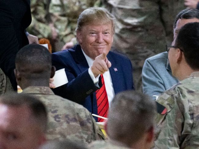Trump nečakane navštívil amerických vojakov v Afganistane