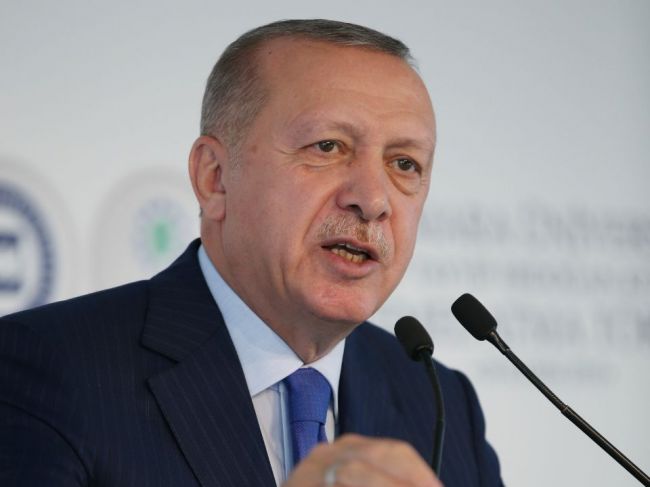 Erdogan kritizoval vyjadrenia Macrona o NATO