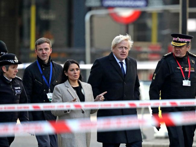 Johnson prisľúbil opatrenia proti predčasnému prepúšťaniu teroristov