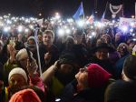 Tisíce Poliakov demonštrovali na podporu sudcov
