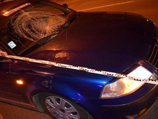 Vodička zrazila muža na priechode pre chodcov, ten bojuje o život