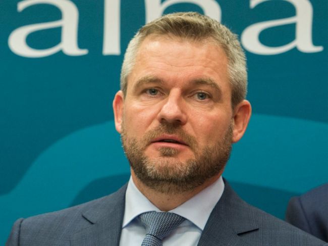 Premiér si príplatkami kupoval hlasy policajtov vo voľbách, tvrdí Matovič