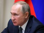Putin napriek kritike podpísal sporný zákon týkajúci sa blogerov a novinárov