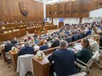 Poslanci presunuté návrhy neprerokujú, neschválili program schôdze