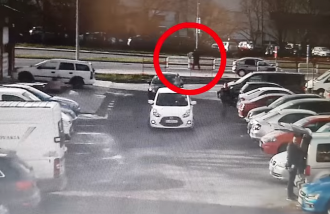 Video: Pol miliónová krádež pri výmene defektu, polícia hľadá zlodeja