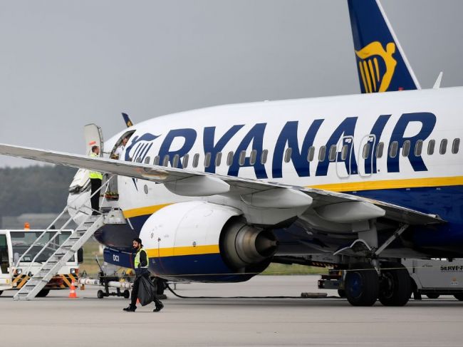 Ryanair musí znížiť prepravnú kapacitu v lete, meškajú dodávky Boeingov