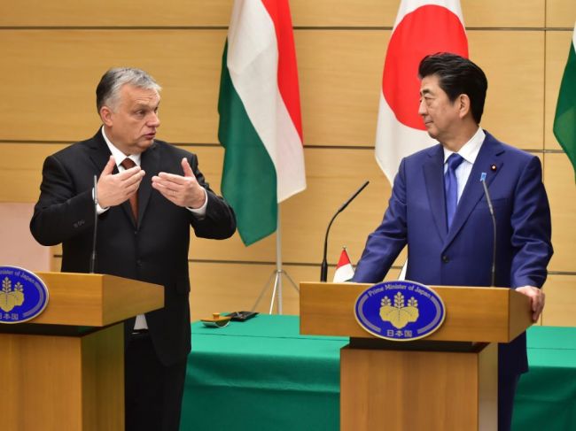 Orbán v Tokiu: Chápeme obavy Japonska zo severokórejskej atómovej hrozby
