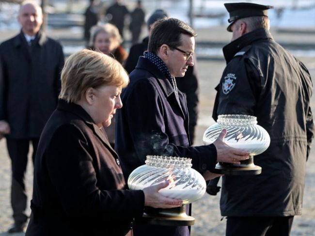 Merkelová: Nezabudnúť na zločiny nacistov je súčasťou nemeckej identity