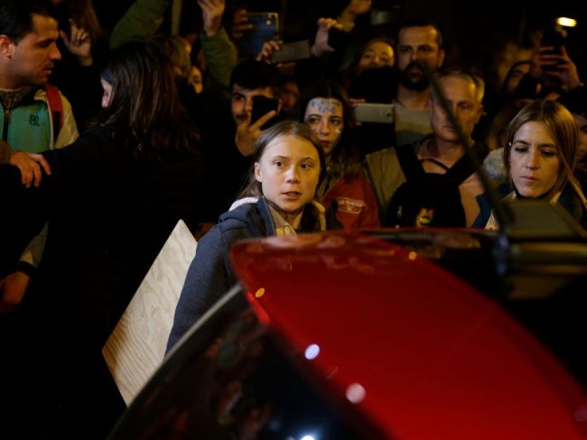 V Madride demonštrovali desaťtisíce ľudí vrátane Thunbergovej