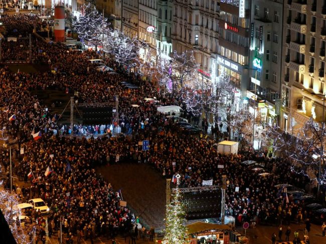 Babišovu rezignáciu požadovali v Prahe desaťtisíce ľudí