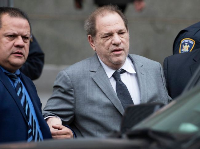 Producentovi Weinsteinovi zvýšili kauciu z jedného na päť miliónov dolárov