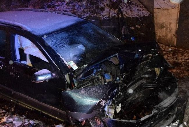 Dopravná nehoda v Harmanci sa skončila tragicky, vodič zahynul