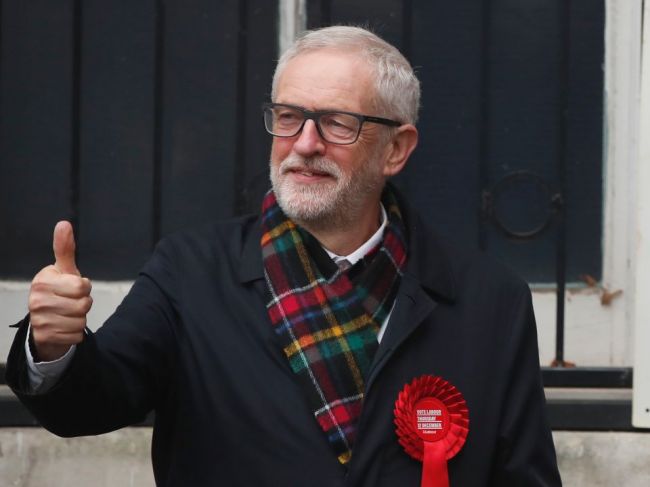 Corbyn plánuje odstúpiť z vedenia Labouristickej strany začiatkom budúceho roka