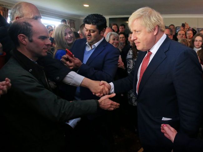 Johnsonova vláda predloží v piatok parlamentu zákon o brexite