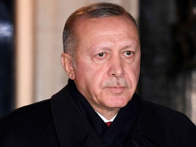 Erdogan: Nedostatok pomoci pre utečencov prinútil Turecko k zásahu v Sýrii