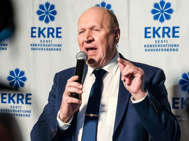 Estónsky minister vnútra, ktorý urazil fínsku premiérku, zostáva vo funkcii