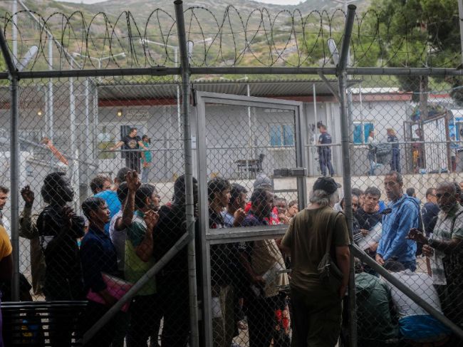 Z tábora pre migrantov na ostrove Samos hlásia výtržnosti
