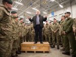 Boris Johnson navštívil pred Vianocami britské jednotky v Estónsku