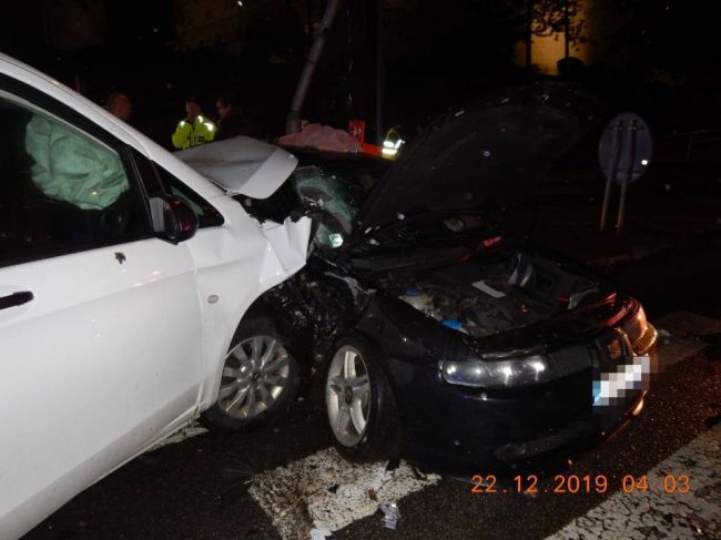 FOTO: Pri dopravnej nehode sa zranilo deväť ľudí