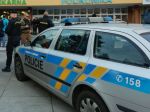 Muž hľadaný v súvislosti s prepadnutiami pobodal v Prahe servírku