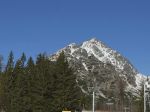 Vo vysokohorskom teréne Tatier trvá druhý lavínový stupeň