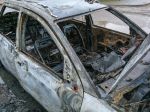 Pri zhorenom aute našli telo muža, podľa polície bol zavraždený