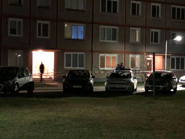 Pre podozrivý balík evakuovali ľudí z okolia domu v Trenčianskych Tepliciach