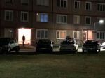 Pre podozrivý balík evakuovali ľudí z okolia domu v Trenčianskych Tepliciach