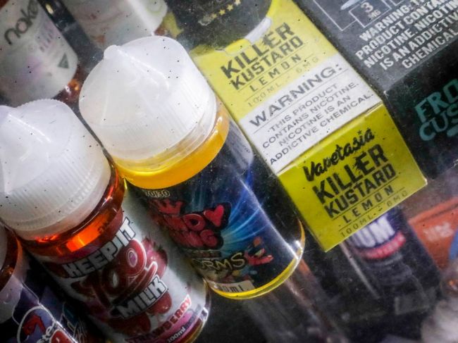 Vláda USA zakáže väčšinu elektronických cigariet s príchuťou