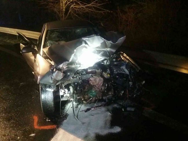 Hromadná nehoda piatich vozidiel: Na mieste zasahujú všetky záchranné zložky
