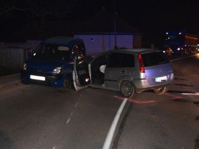 Vodič pod vplyvom alkoholu spôsobil v Partizánskom dopravnú nehodu