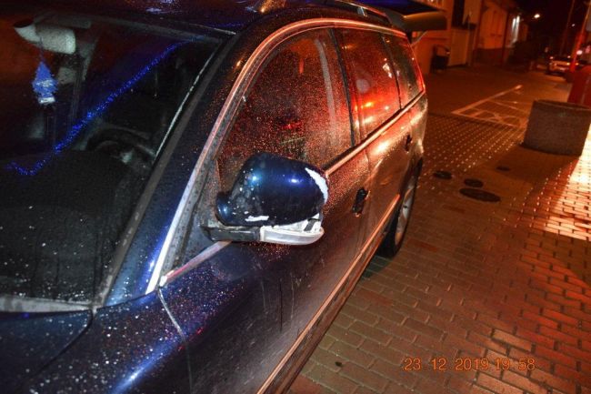 Polícia hľadá svedkov nehody auta a cyklistu