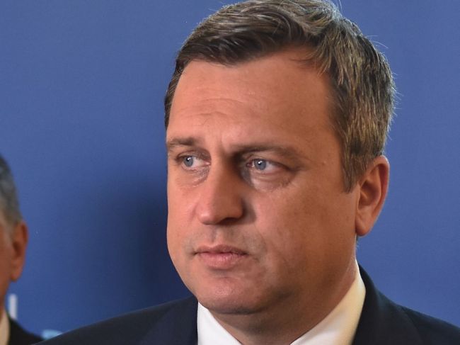 Danko vyzýva premiéra, aby nebol zbabelec a poslal lietadlo pre našich vojakov