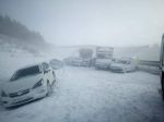 Diaľnica v smere na Poprad je uzavretá, zrazilo sa niekoľko áut