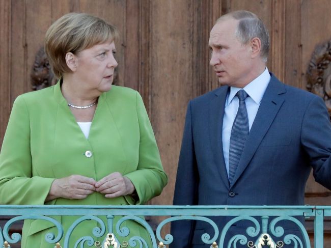 Nemecká kancelárka Merkelová sa v sobotu stretne s ruským prezidentom Putinom
