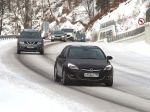 Na viacerých úsekoch ciest sa nachádza zľadovatený sneh