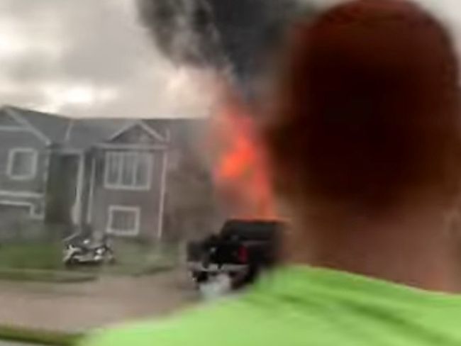 Video: Susedia si do garáže odložili pyrotechniku. Takto na to doplatili