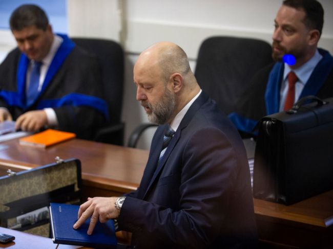 Senát ŠTS pojednávanie v kauze zmeniek prerušil, znalec Nouzovský neprišiel