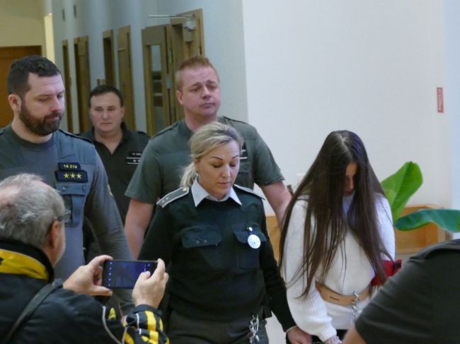 Začalo sa pojednávanie so 16-ročnou Juditou obžalovanou z vraždy