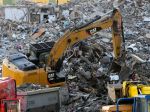 Z Prešova sa v piatok bude presúvať demolačný stroj