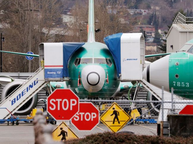 Zamestnanci Boeingu vedeli o problémoch so simulátormi a zavádzali úrady